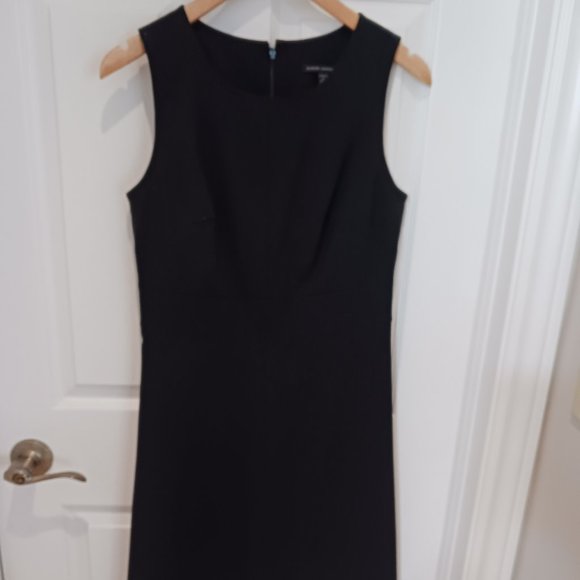 Banana Republic Dresses & Skirts - Banana Republic Little Black Dress Size 6